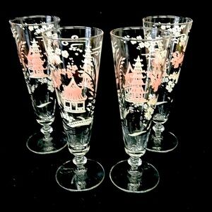 Mid Century set of 4“ Oriental Pagoda Garden  pedestal Pilsner glasses